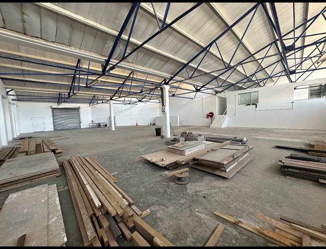 600M² WAREHOUSE TO LET IN PAARDEN EILAND